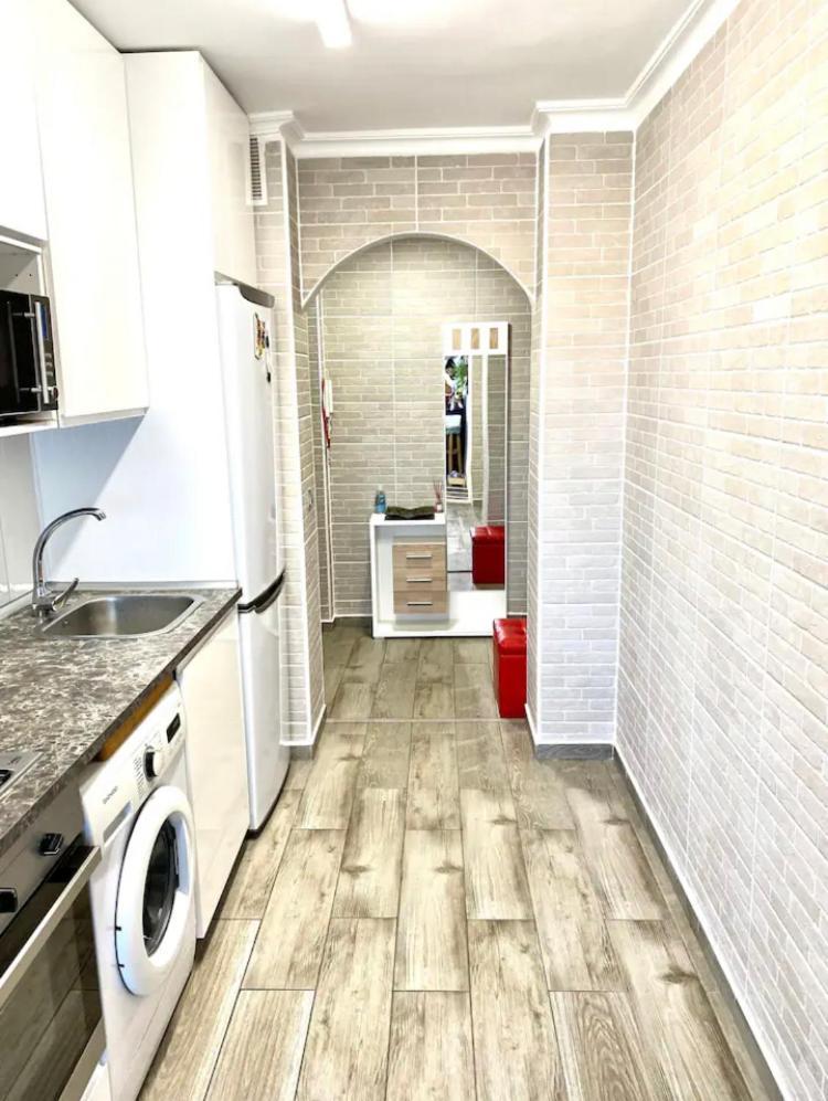 Shared Apartment! Piso Compartido! Общая Квартира! Sevilla Eksteriør bilde