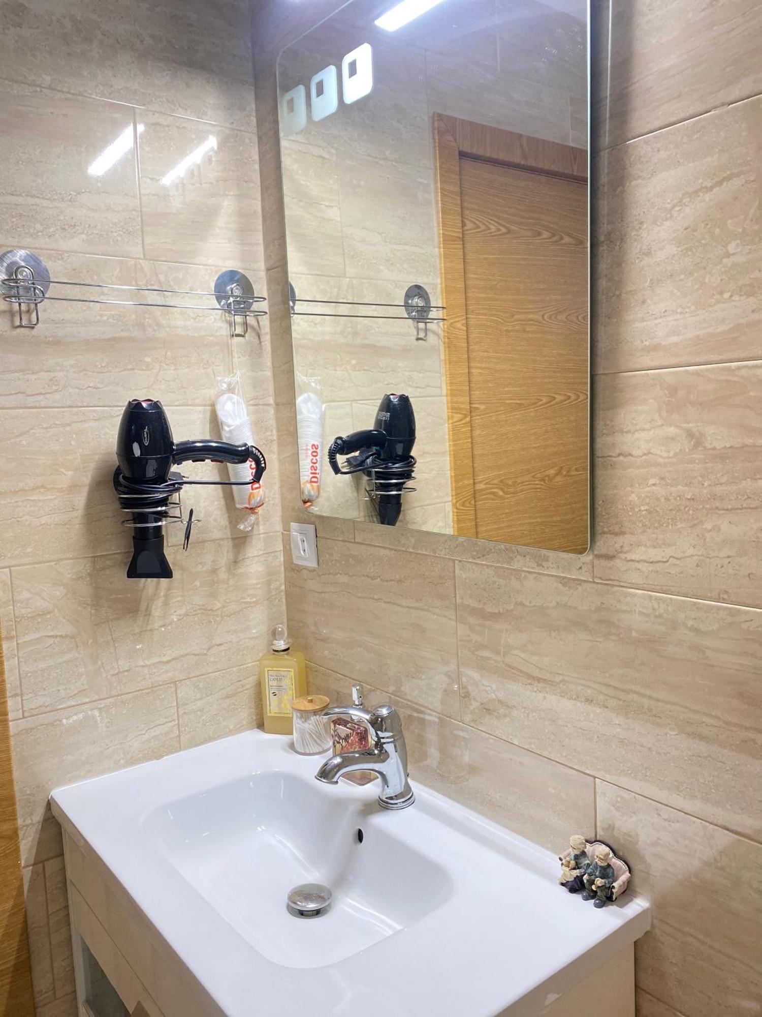 Shared Apartment! Piso Compartido! Общая Квартира! Sevilla Eksteriør bilde