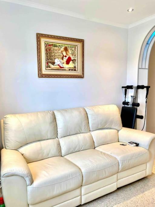 Shared Apartment! Piso Compartido! Общая Квартира! Sevilla Eksteriør bilde